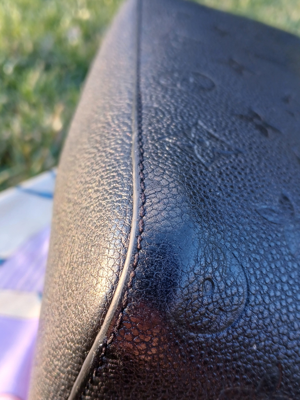Louis Vuitton NeoNoe MM Black Empreinte Leather – Authentic – Repair Needed - Picture 11 of 16